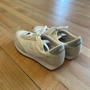 Nike sneakers in size 7. Excellent used condition. Worn a couple times.